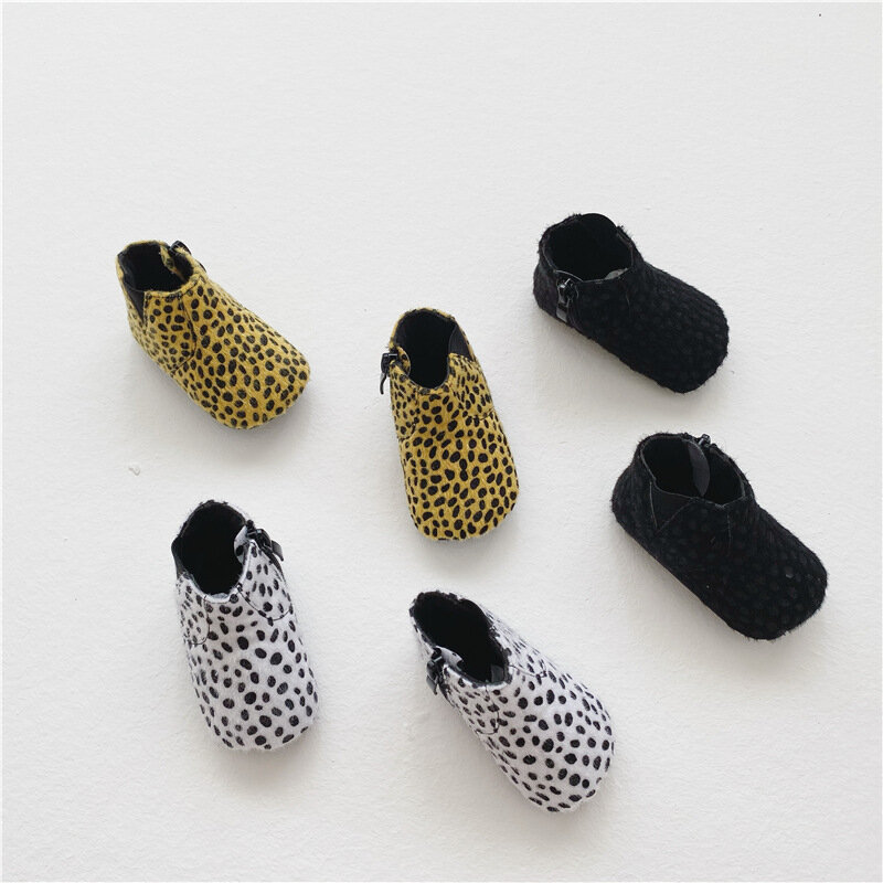Zapatos de bebé antideslizantes para niños y niñas, calzado informal de terciopelo cálido, con suelas suaves, a la moda, para otoño e invierno, novedad de 2023