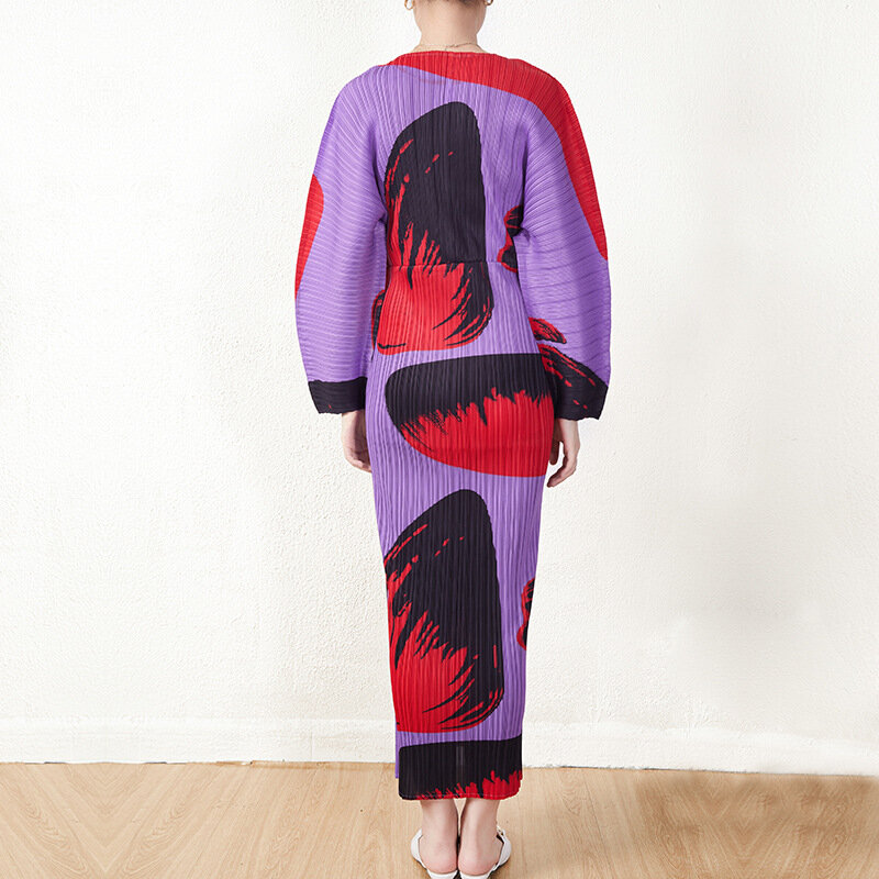 Miyake Pleated Bat V-Neck Dress 2023 New Autumn Women's Loose Fashion Age Reducing Print Dress