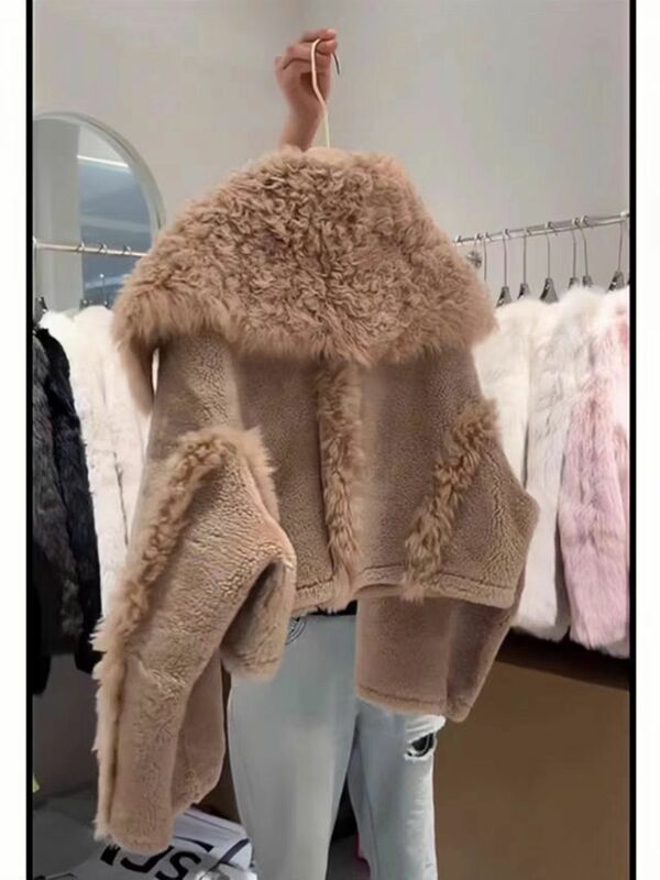 Jaqueta de pele sintética feminina, lapela grande, estilo curto, design único, sensação high-end, nova, outono e inverno, 2024