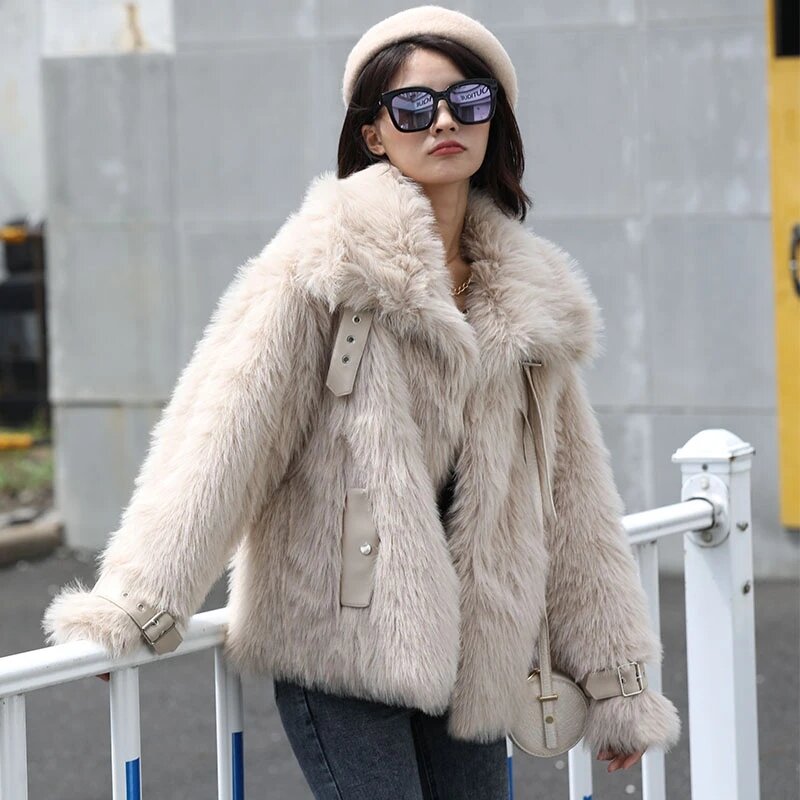 女性のカジュアルなフェイクファーのジャケット,厚くてふわふわのキツネの毛皮のコート,暖かくてファッショナブルなアウターウェア,2024