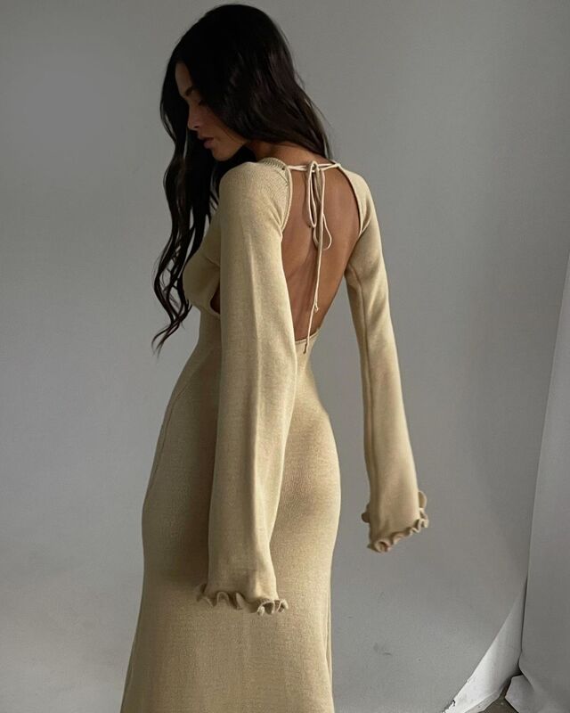女性のための長くてエレガントなニットのセーターのマキシドレス,フレアスリーブのセクシーなドレス,裸の背中,食用の木の服