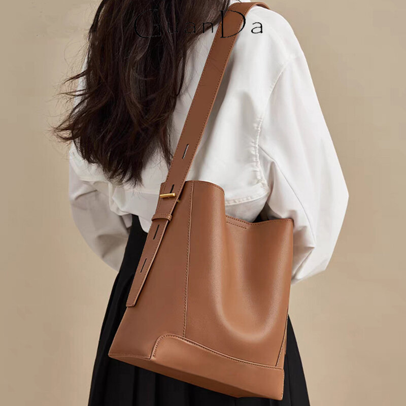 Bolsa de ombro de grande capacidade para mulheres, couro genuíno, bolsa de moda versátil, design de luxo feminino, sacola de negócios, nome personalizado