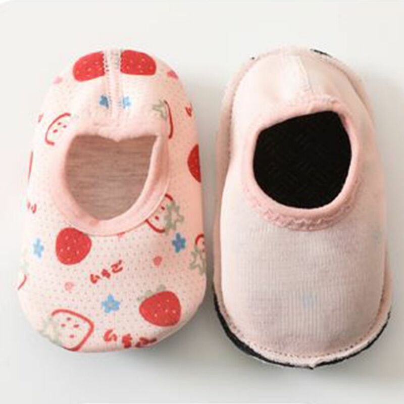 Śliczne cienkie antypoślizgowe buty z podeszwą owoce niedźwiedź siateczkowe kapcie niemowlęce niemowlę skarpety buty Cartoon First Walkers miękkie podeszwa buty