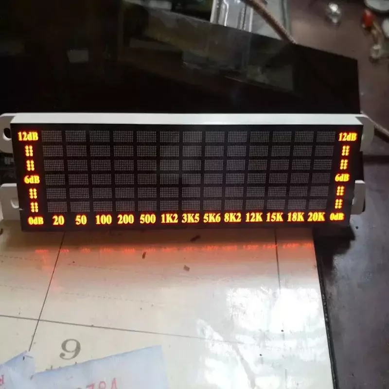 Светодиодный дисплей со звуковым контролируемым музыкальным спектром