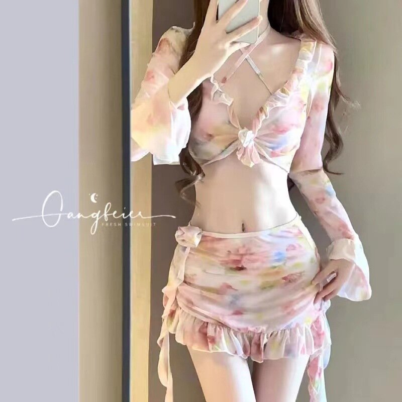 Bikini donna 2024 nuovo Set di quattro pezzi Sexy con ferretto diviso raccogliere il costume da bagno primaverile caldo da spiaggia per le vacanze dimagranti