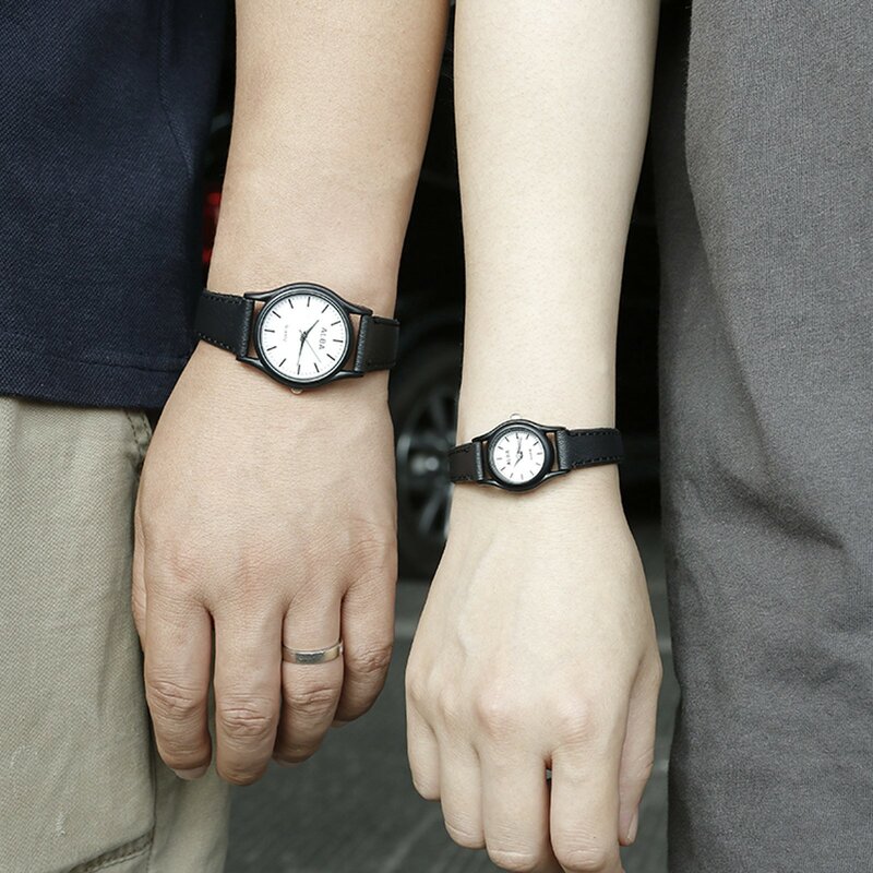 Paar Fashion Watches Business Casual Eenvoudig Design Lederen Horloge Dagelijkse Datum Bijpassende Prachtige Kleding Bijpassende Polshorloge