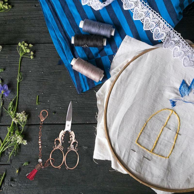 Pequena tesoura de crochê extravagante com corrente, tesoura artesanal, estilo europeu retro, ferramenta DIY para trabalho de arte, bordado e costura
