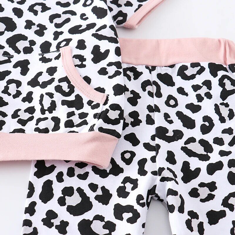 新生児用ベビー服セット,ピンクのヒョウ柄のTシャツ,フード付きトップス,クロップドパンツ,幼児用カジュアルウェア,2個