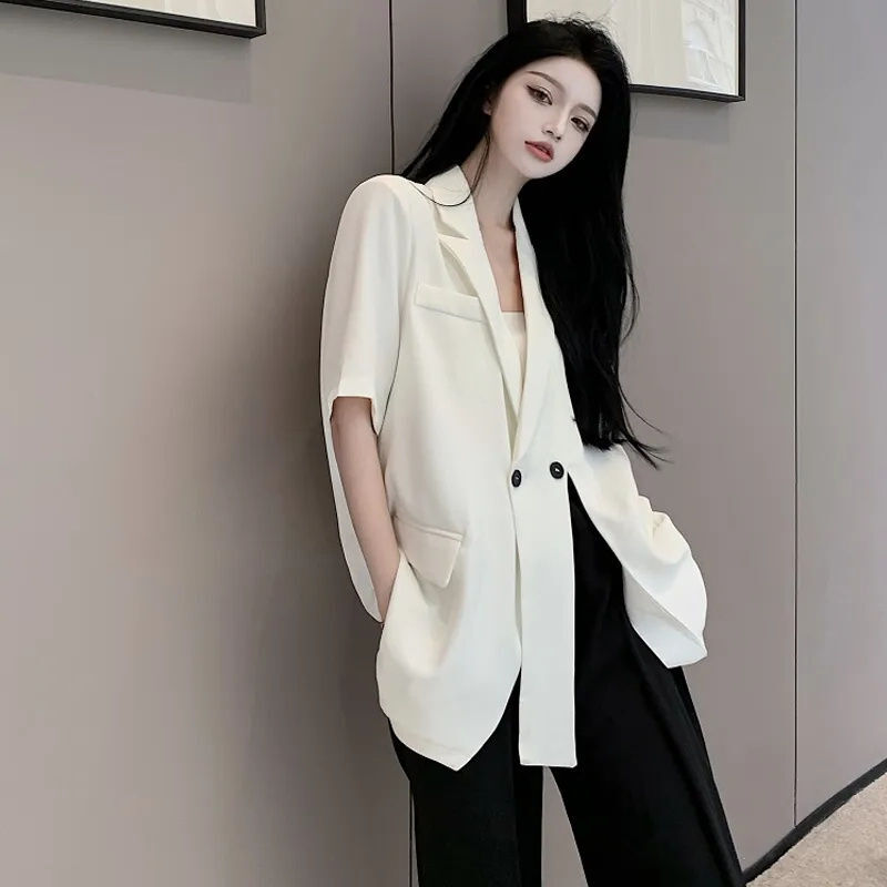 Jaqueta estilo fino de manga curta feminina, terno de fenda casual, tendência superior, senso de design, verão, novo, 2024