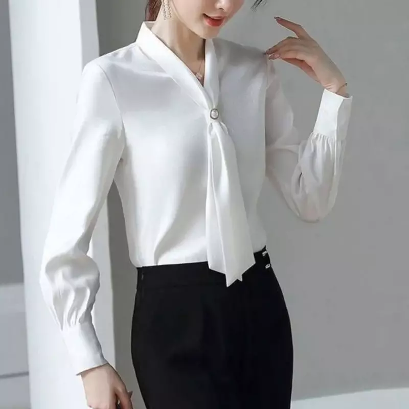 เสื้อสำนักงานผู้หญิงสีเขียวสีขาวสไตล์เกาหลี, เสื้อผู้หญิงทรงหลวมแขนยาวมีโบว์เก๋ไก๋สำหรับฤดูใบไม้ผลิฤดูใบไม้ร่วง Z235