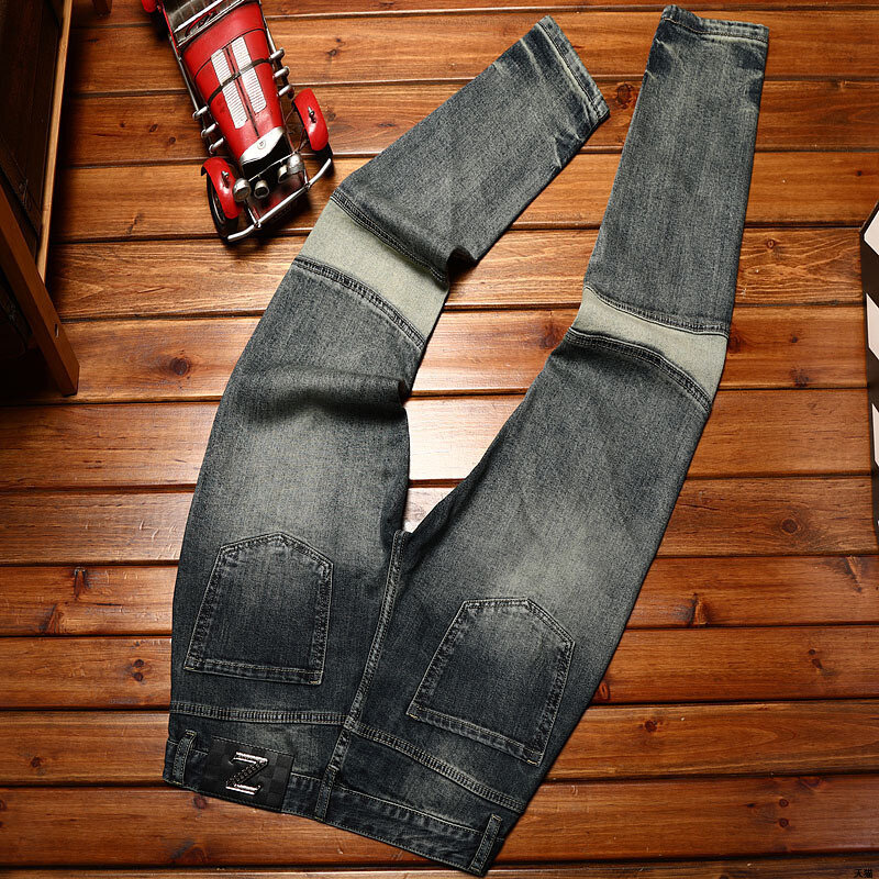 Jeans de moto com patch costurado masculino, calça justa e fina, stretch retrô high-end, moda de rua, personalidade