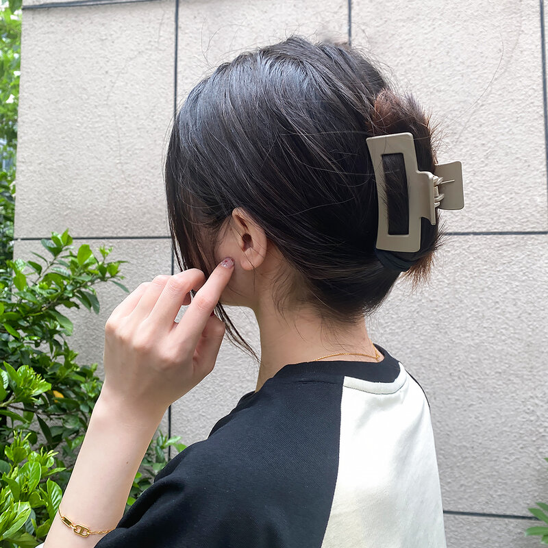 Nuove donne moda artiglio Clip caffè acrilico nero grande artiglio per capelli coreano per ragazza squalo Clip Barrette copricapo accessori per capelli
