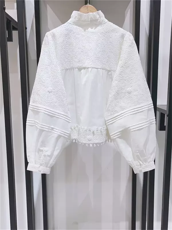 Women's Blouse 2024 New Spring Exquisite Embroidered Palace Lace Elegant Commuter Bubble Sleeves Shirt