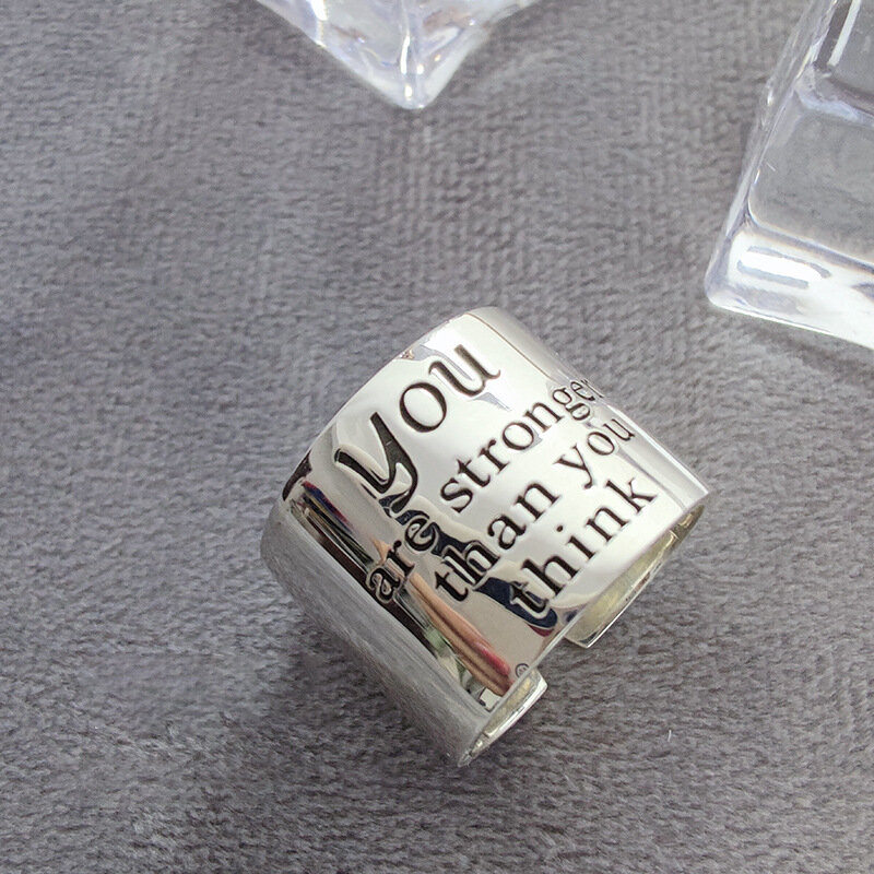 Женское кольцо из серебра 925 пробы с широкими буквами