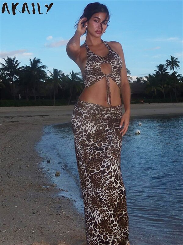 Akaily-Ensemble deux pièces imprimé léopard pour femme, tenue de plage, sexy, col licou, bandage, dos nu, haut court et jupe longue, été, 2024
