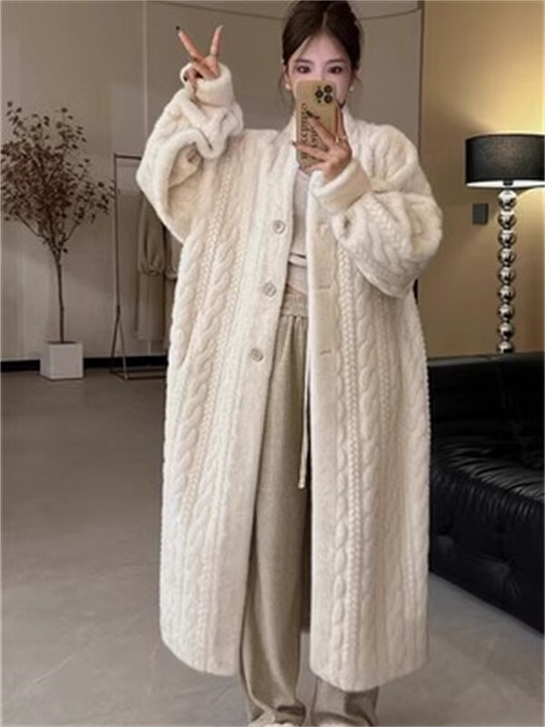 Zagęszczone płaszcz ze sztucznego futra damskie zimowe 2023 nowe futro z norek dodaje futro jednej jednorzędowej ciepłej płaszcze z norek kobiety z długimi rękawami