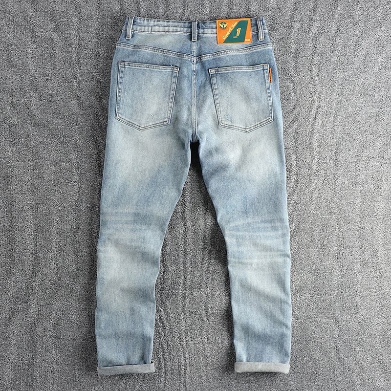 Sommer mode Männer neue einfache Waschung hellblau Grund weiße Jeans Retro Modemarke kleine gerade Freizeit hose