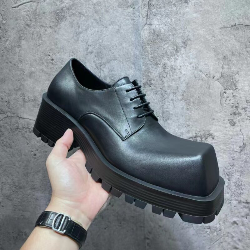 Nowe 2024 męskie skórzane buty na czarne prawdziwa skóry ucztę męskie buty na co dzień na zewnątrz zwiększające wysokość koronkowe buty na platformie