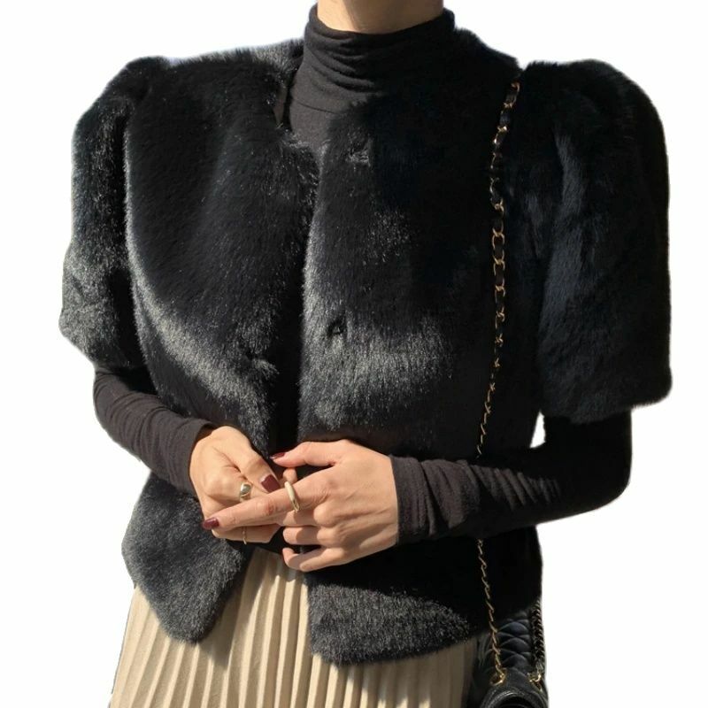Женское короткое пальто из искусственного меха, с коротким рукавом