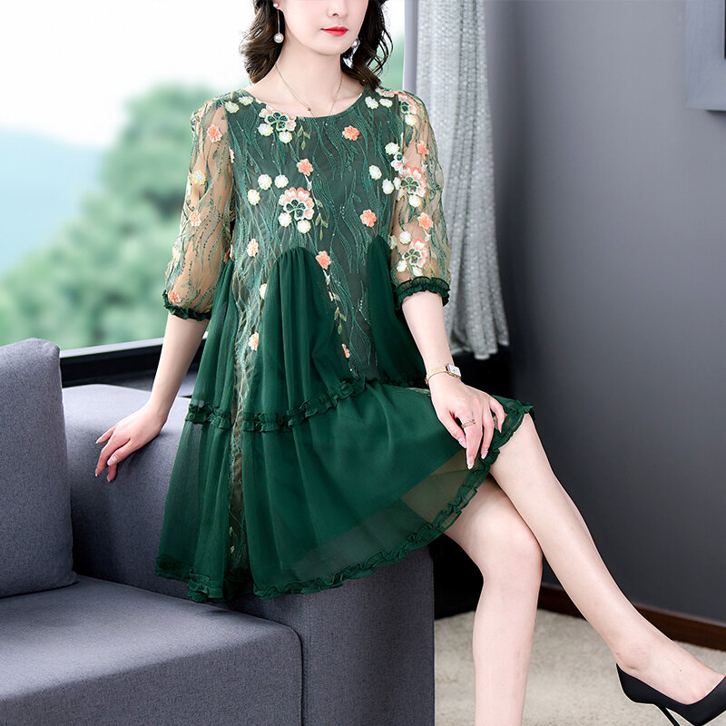 Sommer grüne Stickerei natur seide aushöhlen sexy Midi kleid 2024 Frauen koreanische Mode elegante figur betonte leichte Freizeit kleider