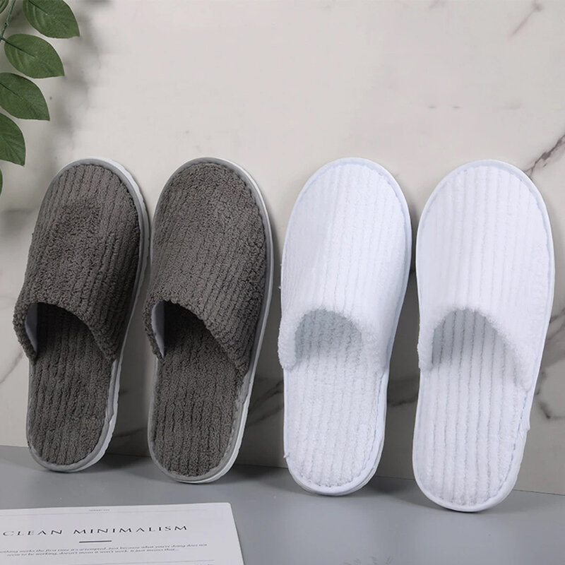 Zapatillas de lana de Coral de alta calidad para hombre y mujer, chanclas antideslizantes de algodón baratas para el hogar, pantuflas gruesas para parejas