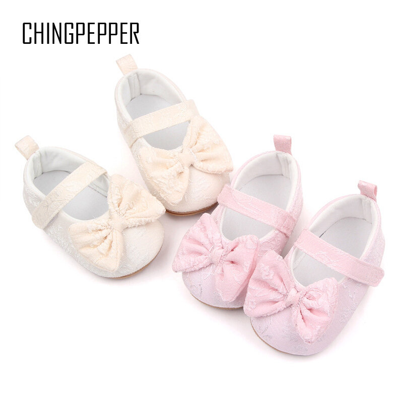 Фирменная обувь для маленьких девочек, обувь для новорожденных с розовым бантом, мягкая резиновая обувь с вышивкой на плоской подошве на 1 год, Христианский подарок, детские товары