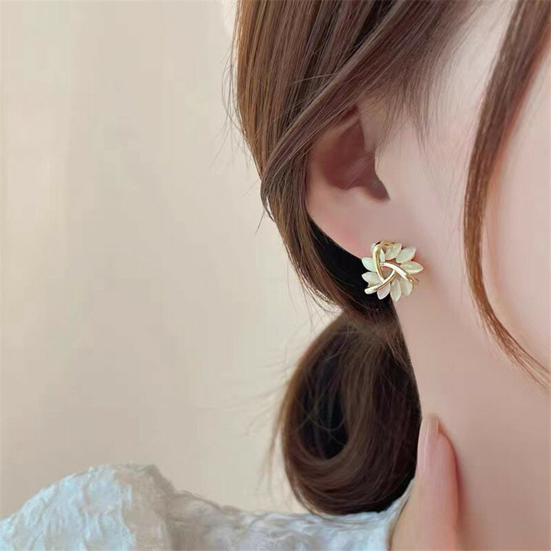 Elegant and Exquisite Opal Petal Circle Stud Earrings For Woman 2020 New Classic Jewelry Luxury Party Girl's Unusual Earrings