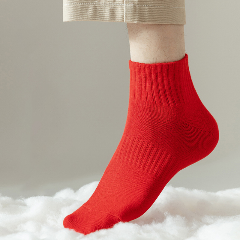 Calcetines rojos de Año Nuevo para hombre, medias de tubo medio para fiesta de Navidad, suaves, cómodas, transpirables, absorben el sudor