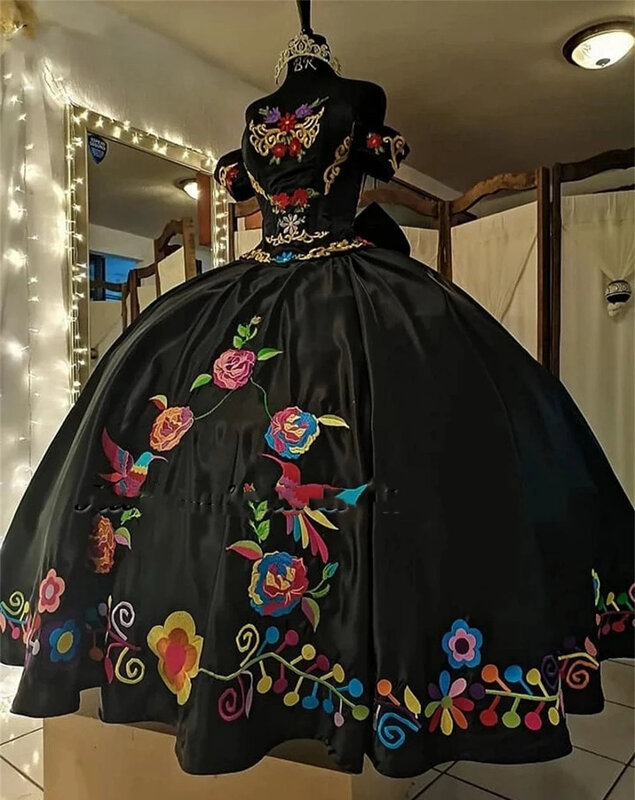 ชุดเจ้าหญิงสีดำรุ่น Quinceanera ชุดชุดไปงานเต้นรำเปิดไหล่ปัก16ชุดเดรสหวานเม็กซิกัน