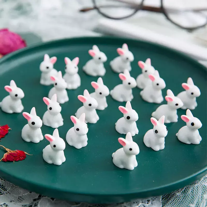 Minifiguras de resina en miniatura de conejo blanco en 3D, adorno de micropaisaje para casa de muñecas, manualidades Diy, 10/20/50 piezas