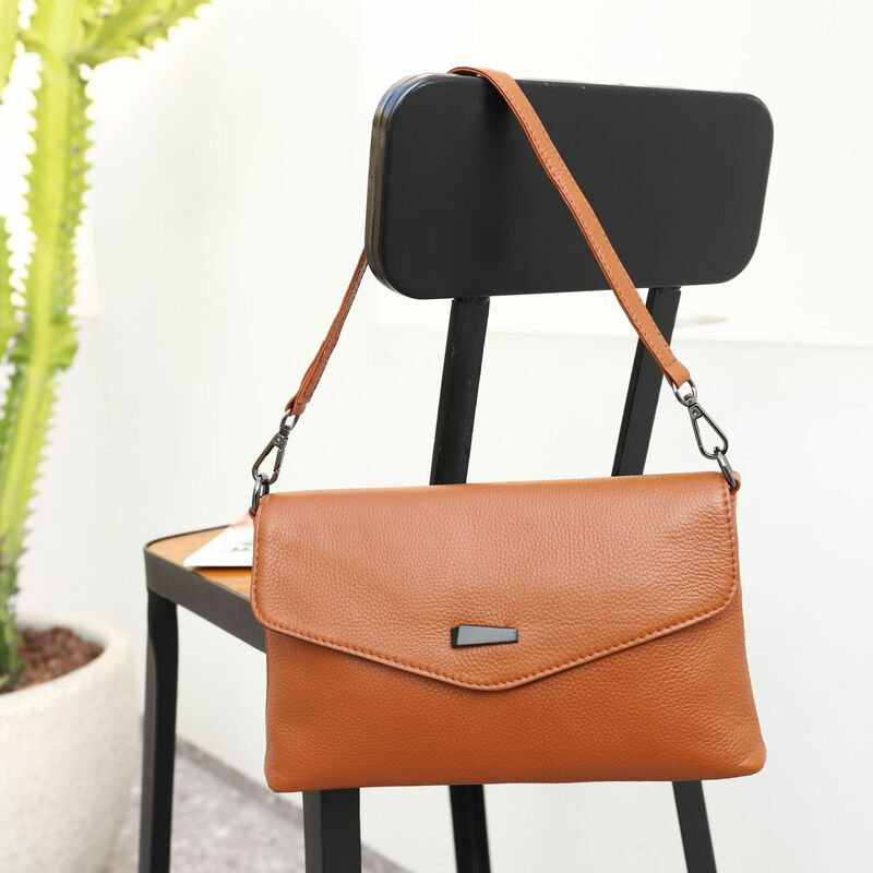 2023 New Leather Women's Bag Messenger Fashion Envelope Bag New Shoulder Handbag Soft Leather All-match Small Bag