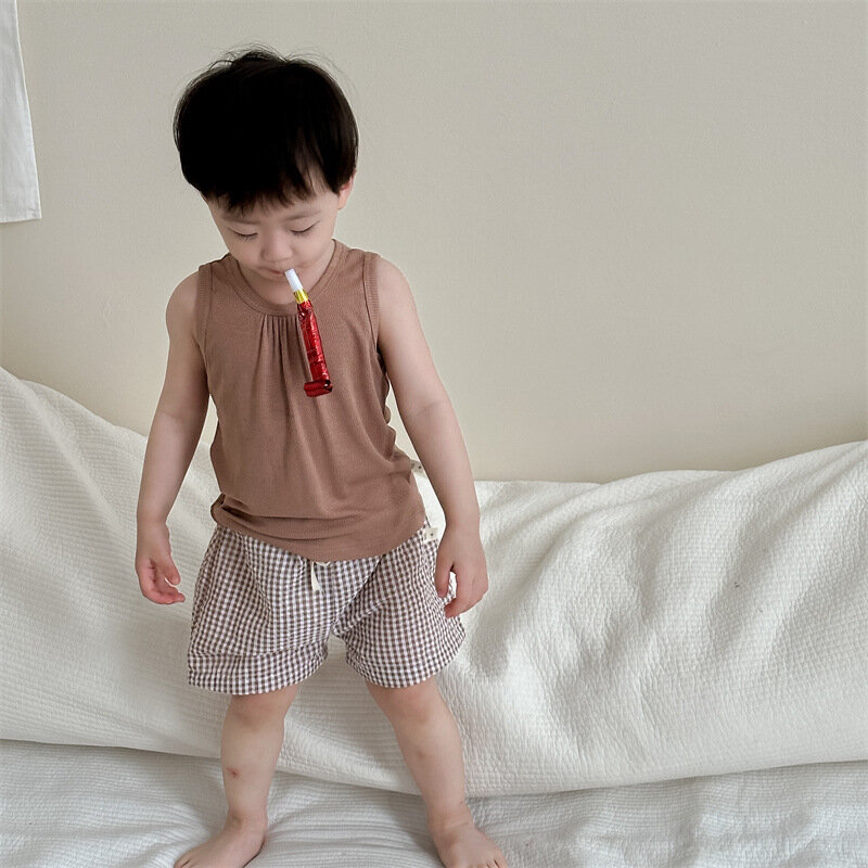 유아용 민소매 의류 세트, 단색 얇은 조끼 및 격자 무늬 반바지, 세트 유아 통기성 의상, 2024 여름 신상