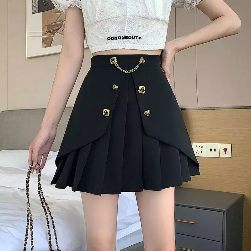 Wiosna lato solidny łańcuszek plisowana dopasowana spódnica kobieta 2024 nowa moda imprezowy Streetwear a-line czarny biały krótka spódniczka z wysokim stanem