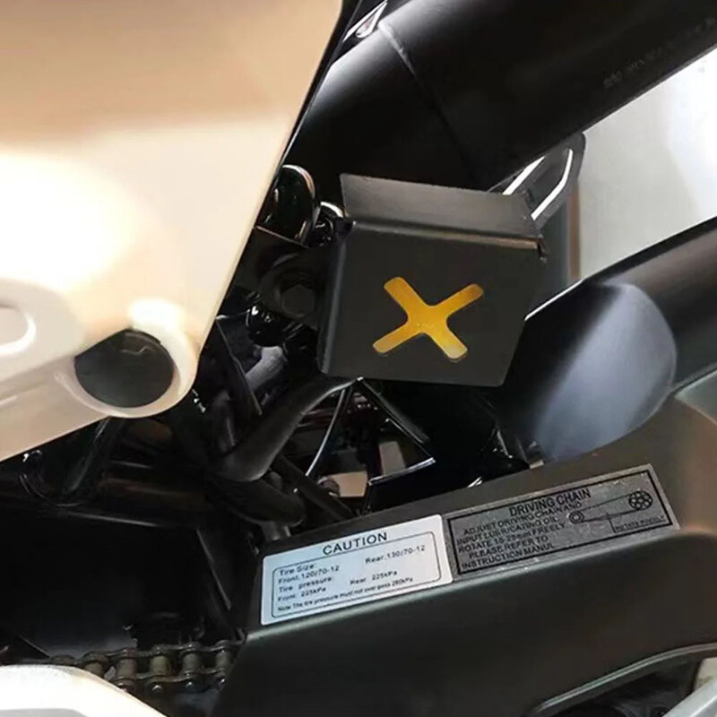 Moto Fit Brixton XS125 coperchio della protezione del serbatoio del liquido dei freni posteriore protezione del tappo della tazza dell'olio per Brixton XS 125 125XS nuovo