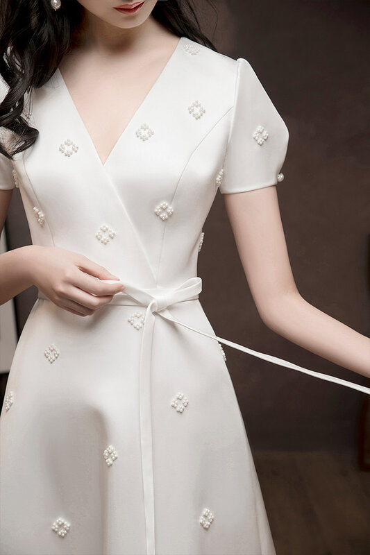 シンプルな白いサテンのフォーマルなドレス,真珠,Vネック,エレガントなロングイブニングドレス,エンゲージメントドレス