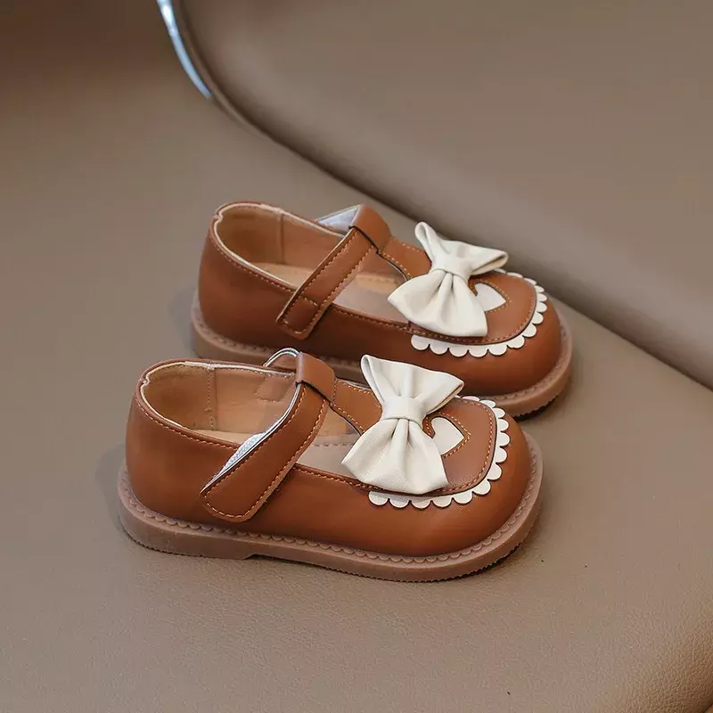 Sepatu kulit anak-anak musim semi musim gugur 2024 gaun kasual putri dasi kupu-kupu manis sepatu Mary Jane Fashion t-strap datar anak-anak