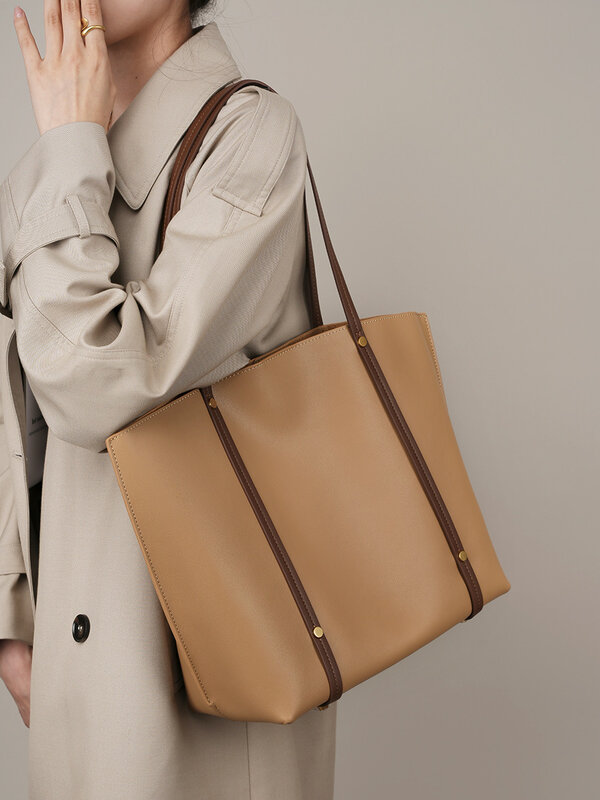 Una borsa tote minimalista in morbida pelle di nicchia, una borsa A tracolla di fascia alta per il pendolarismo casual di grande capacità