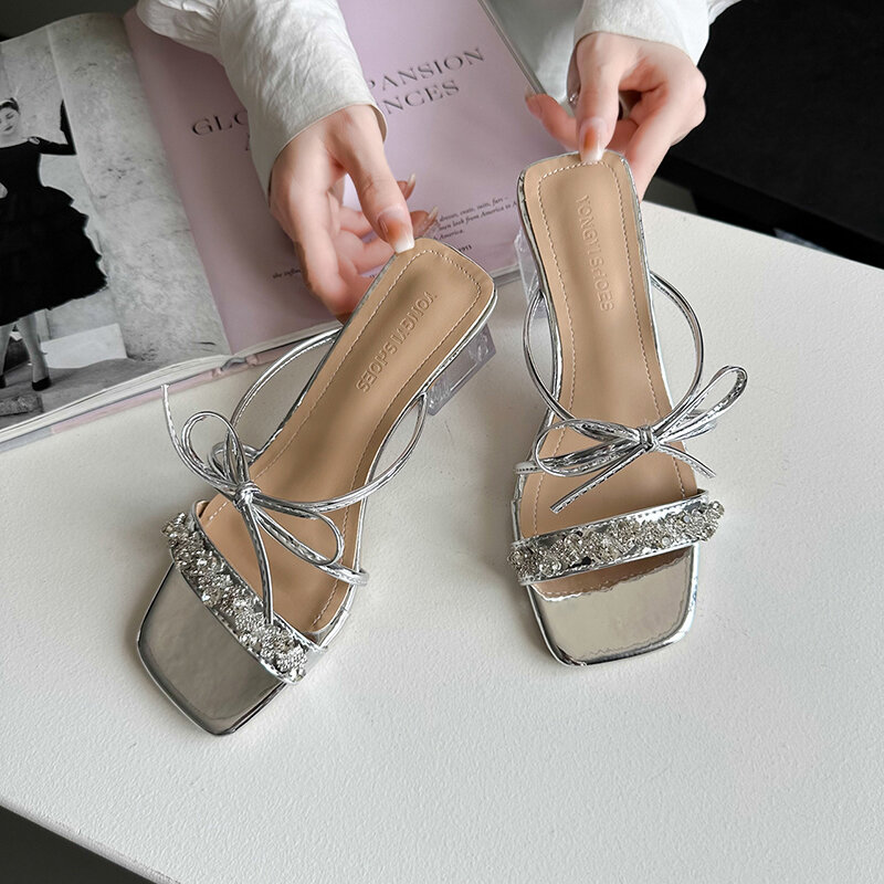 Pantofole con fiocco di perle 2024 estate nuove pantofole esterne da donna sandali con tacco alto da donna Stiletto All-match Open Toe scarpe romane