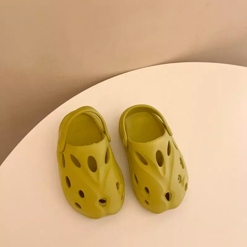 Chaussures d'été pour enfants, pantoufles à enfiler pour garçons et filles, chaussures de plage pour bébés, coordonnantes, décontractées, à la mode, 2024