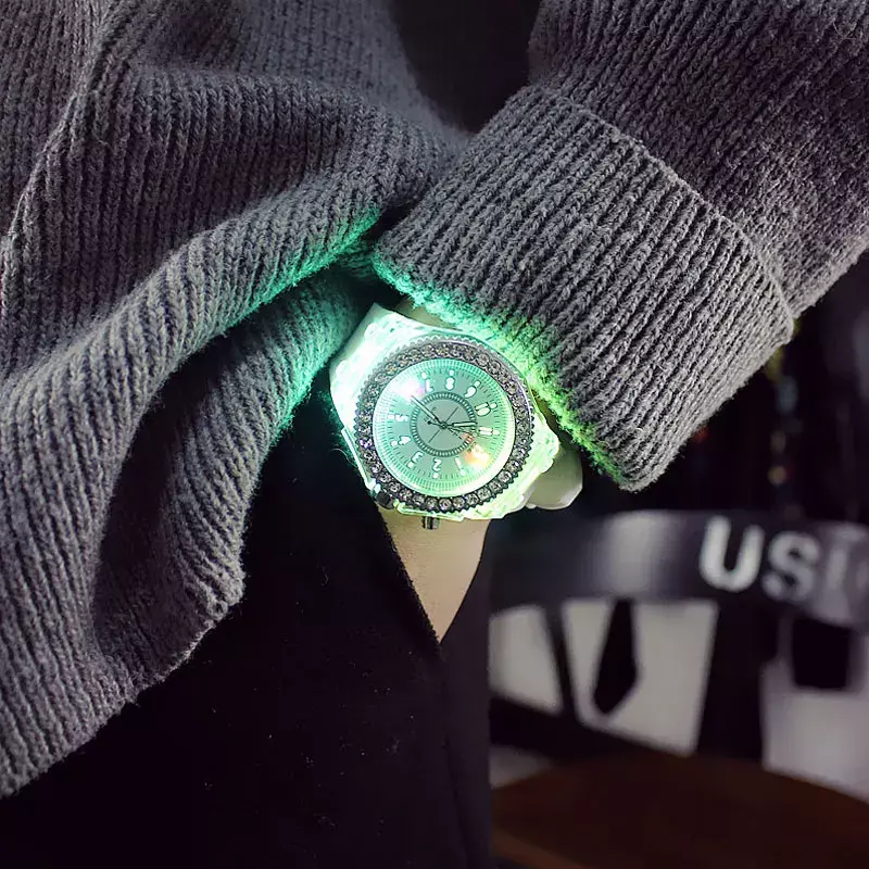 Reloj LED con diamantes de imitación para mujer y hombre, pulsera luminosa con Flash, personalizada, para estudiantes y amantes, estilo Harajuku