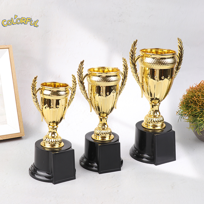 1 szt. Mini-plastikowe trofeum dla dzieci zdobywcy złotych trofeów zabawki dla dzieci nagradzają nagrodę na imprezę karnawałową