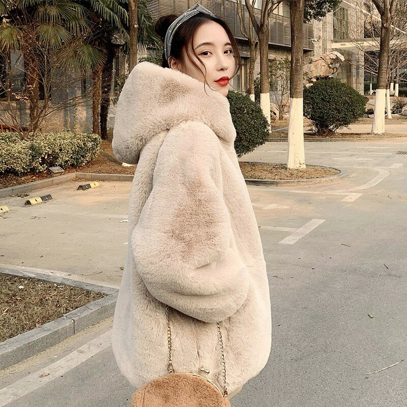 Jaket bulu kelinci imitasi wanita, jaket bulu kelinci imitasi ukuran sedang hangat tebal, jaket bertudung Musim Dingin 2024
