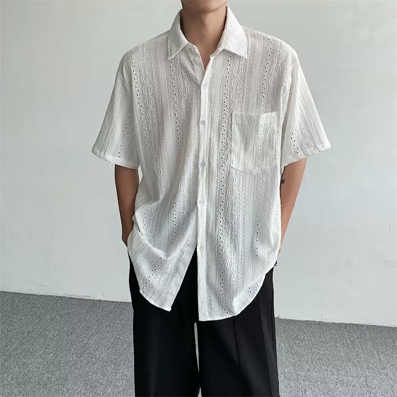 เสื้อมีรูสไตล์ย้อนยุคสไตล์ญี่ปุ่นสำหรับผู้ชายเสื้อเชิ้ตสีพื้นมีกระเป๋า Y2k แขนสั้นทรงหลวมทันสมัยสำหรับฤดูร้อน