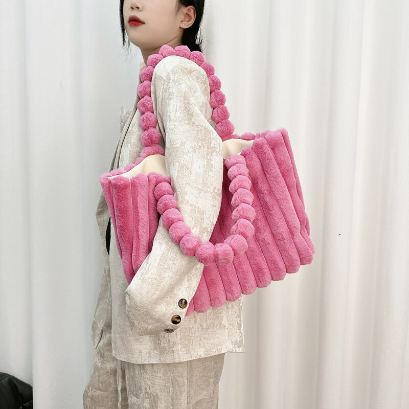Вместительная плюшевая сумка для женщин, пушистые повседневные тоуты в Вертикальную Полоску, модная Наплечная сумочка из искусственного меха, Осень-зима