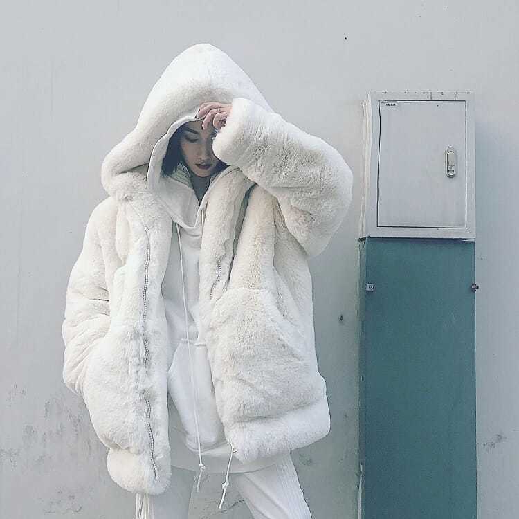 Abrigo de piel sintética para mujer, chaqueta gruesa peluda de imitación de visón y conejo, con capucha de manga larga, otoño e invierno, 2024