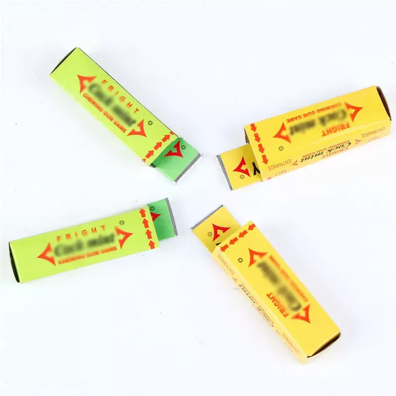 3 Pcs Funny Simulated Chewing Gum Cockroach Prank Scary Toys for Children Kids Interactive Toys for April Fool Halloween Gift