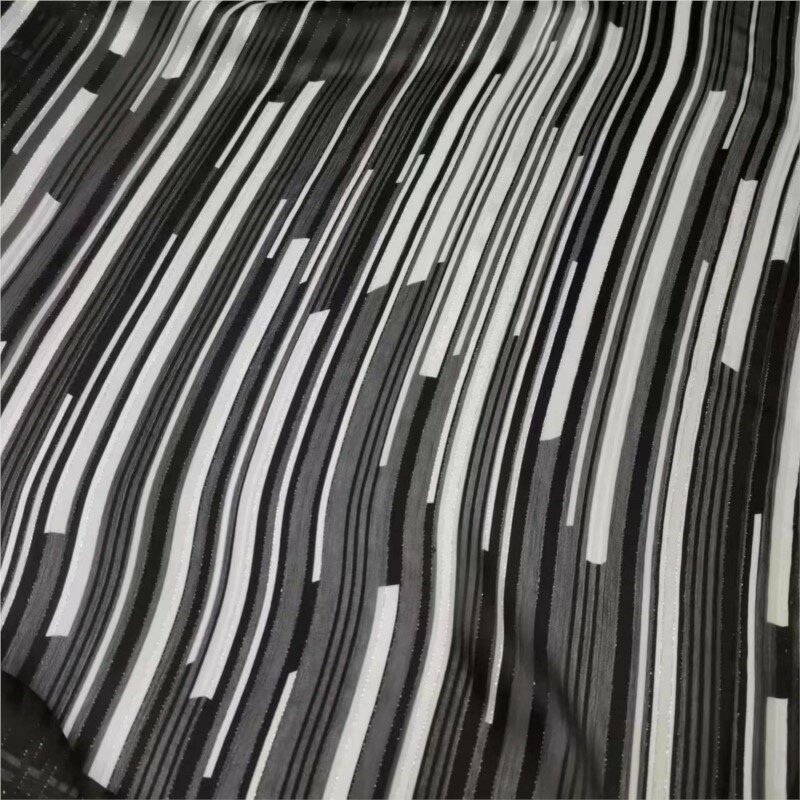 Серебристая шелковая Красивая полосатая черно-белая полосатая полиэфирная шифоновая ткань «сделай сам» для шитья ручной работы