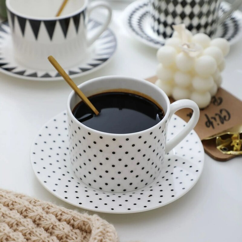 Taza de cerámica de estilo Simple nórdico, taza de agua de oficina apilable, creativa, a rayas de lunares, café, té, blanco y negro