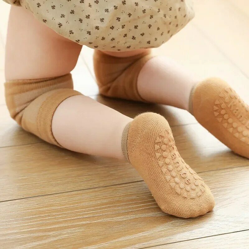 Kaus kaki bantalan lutut bayi Set, pelindung lutut Anti Slip warna polos, pelindung lutut untuk anak laki-laki dan perempuan