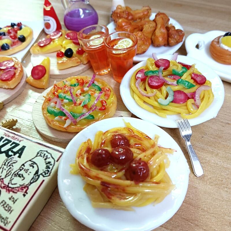 Mini fast food para casa de boneca, brinquedo bonito, pizza, frango, frito, batatas fritas, suco, para blyth, bjd, cozinha, escala 1/6